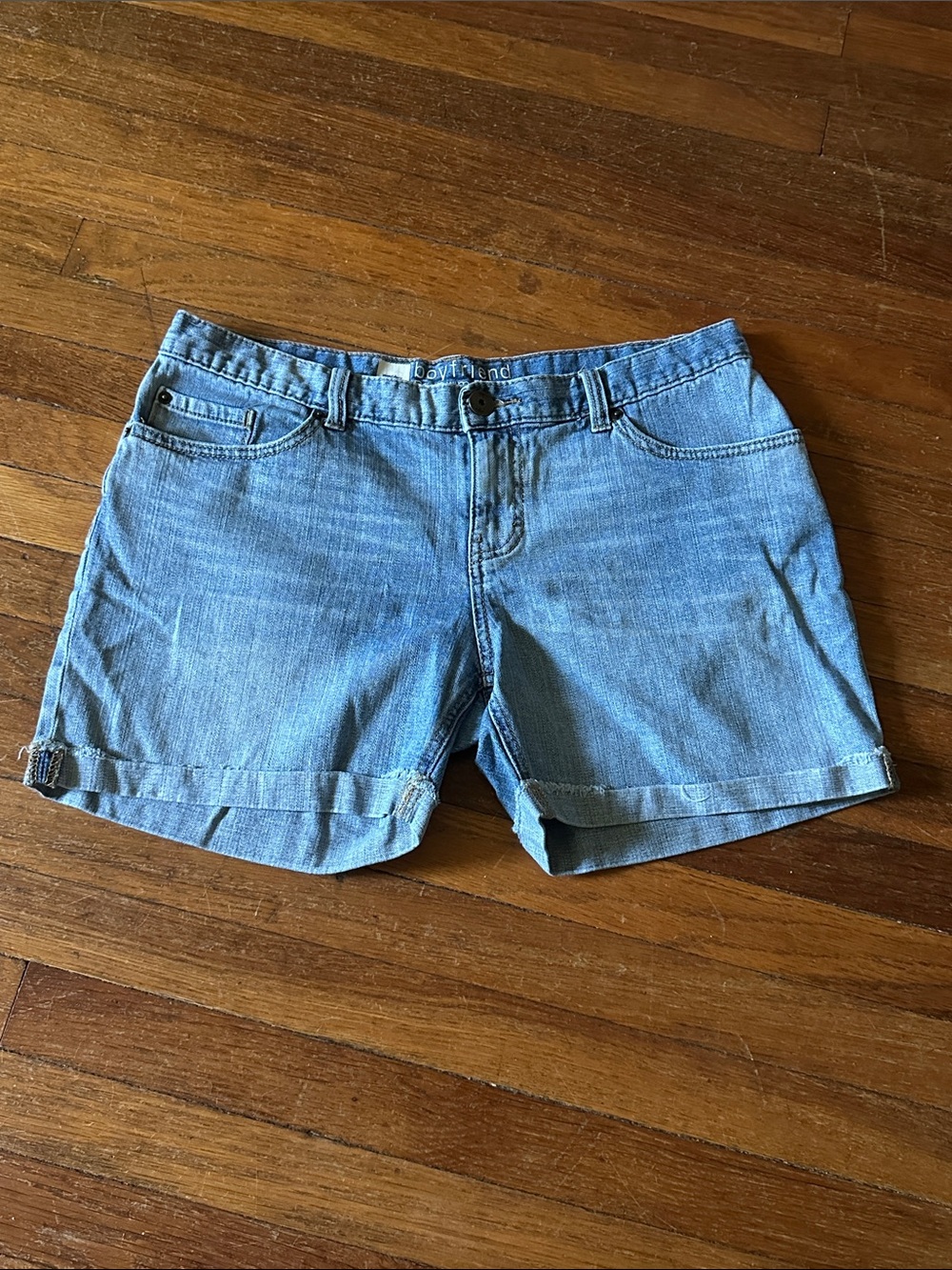 Mossimo Women’s Boyfriend Fit Cit Off Denim
Shorts, Size 10